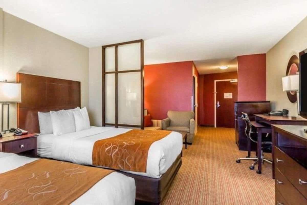 1 bedroom, premium bedding, pillowtop beds, desk