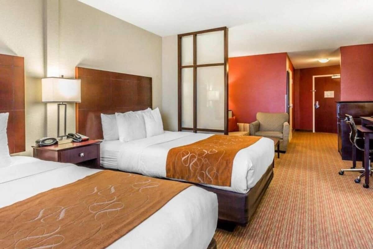 1 bedroom, premium bedding, pillowtop beds, desk