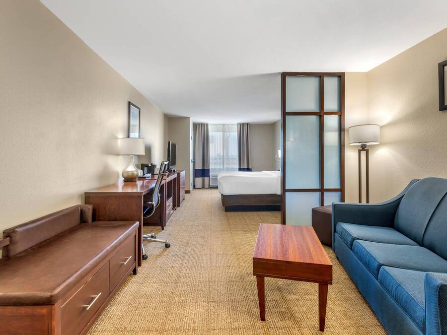 Svit - 1 kingsize-sÀng - icke-rökare | 1 sovrum, sÀngtillbehör av högsta kvalitet, bÀddmadrasser och skrivbord