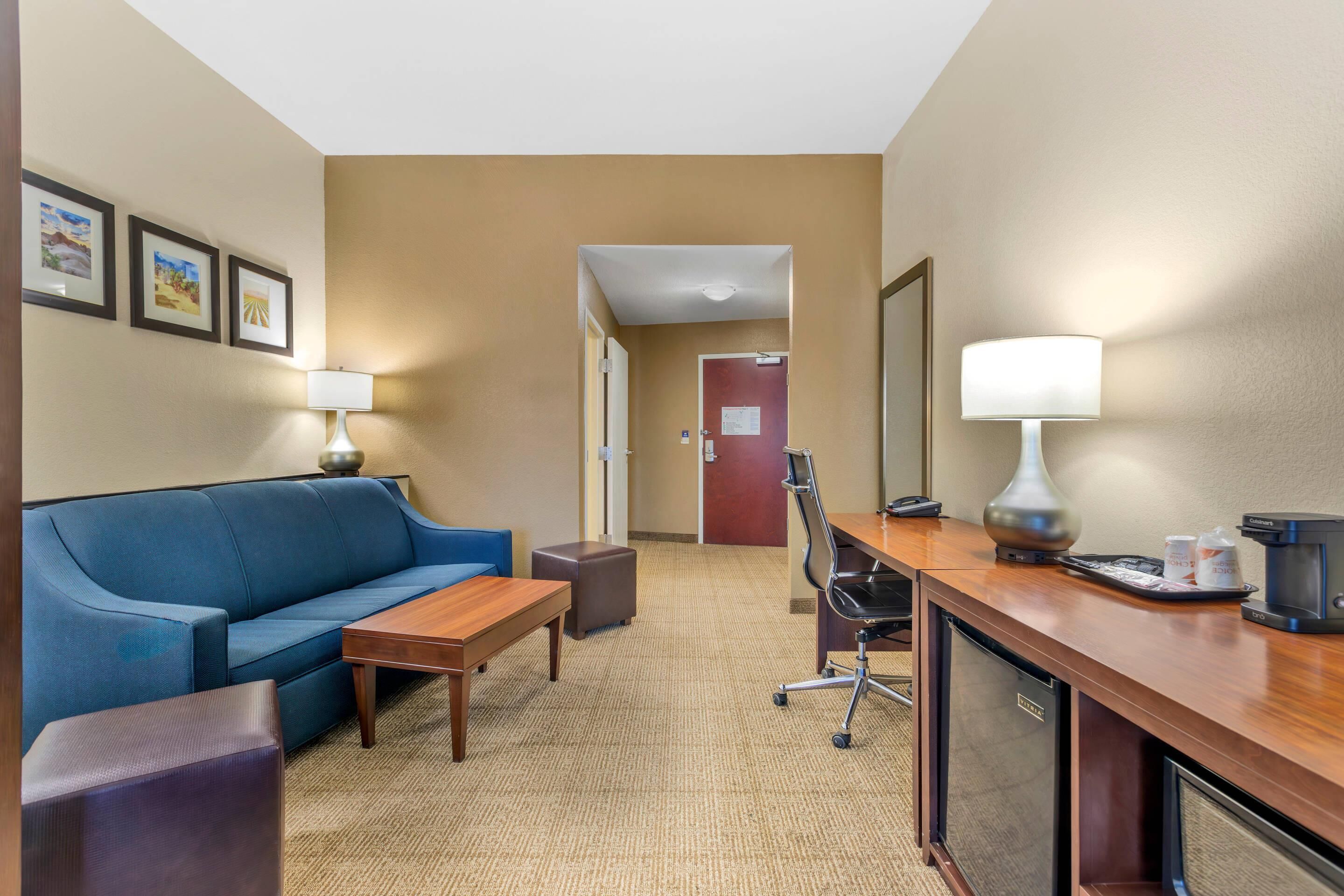 1 bedroom, premium bedding, pillow-top beds, desk