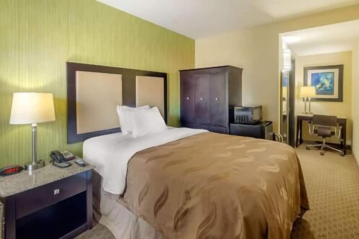 Desk, iron/ironing board, free WiFi, bed sheets