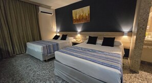 ห้องเอ็กเซกคิวทีฟดับเบิล, เตียงใหญ่ 2 เตียง | มินิบาร์, ตู้นิรภัยในห้องพัก, โต๊ะทำงาน, Wi-Fi ฟรี