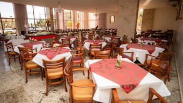 Déjeuner et dßner servis sur place, spécialités Cuisine brésilienne