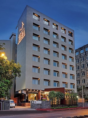 Property entrance - Hotel Suba International (Mumbai)