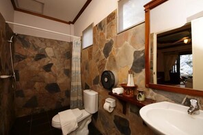 Dusche, Designer-Toilettenartikel, Haartrockner, Handtücher