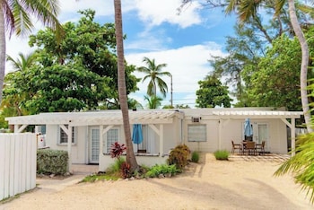 Hotel Exterior at Rainbow Bend Resort