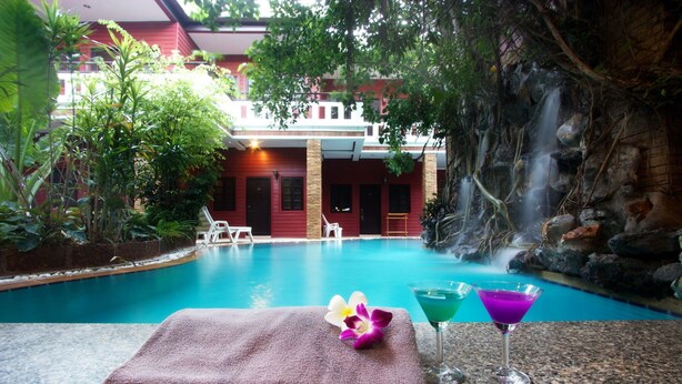 Outdoor pool - Jang Resort (Patong)