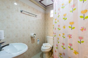 Dusche, kostenlose Toilettenartikel, Haartrockner, BademÀntel