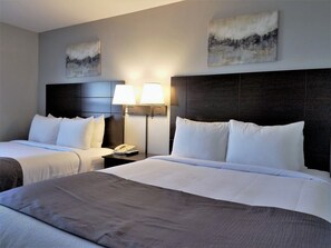 Deluxe-Zimmer, Mehrere Betten (DELUXE QUEEN AND DOUBLE ROOM) | Bettwäsche aus ägyptischer Baumwolle, hochwertige Bettwaren