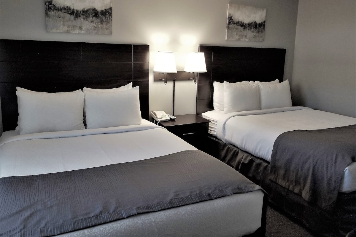 Deluxe Room, Multiple Beds (DELUXE QUEEN AND DOUBLE ROOM) | Egyptian cotton sheets, premium bedding, pillowtop beds