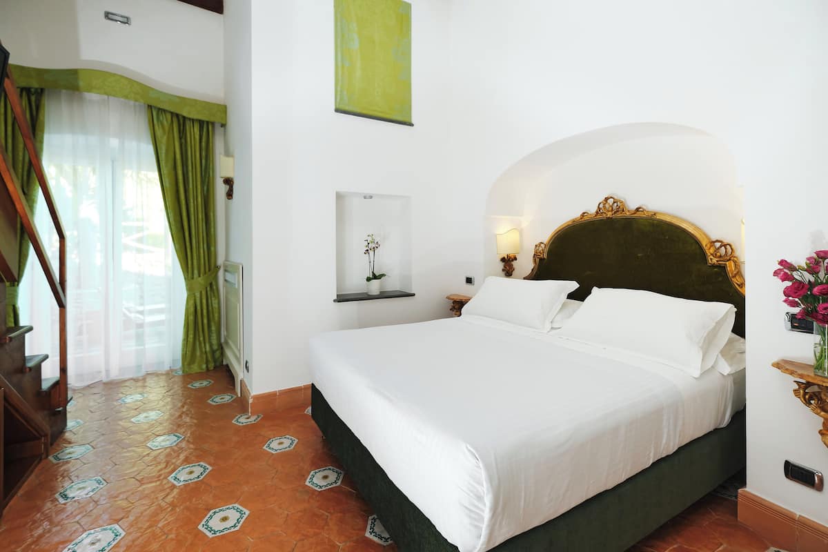 Comfort kamer | Luxe beddengoed, een minibar, een kluis op de kamer, een bureau