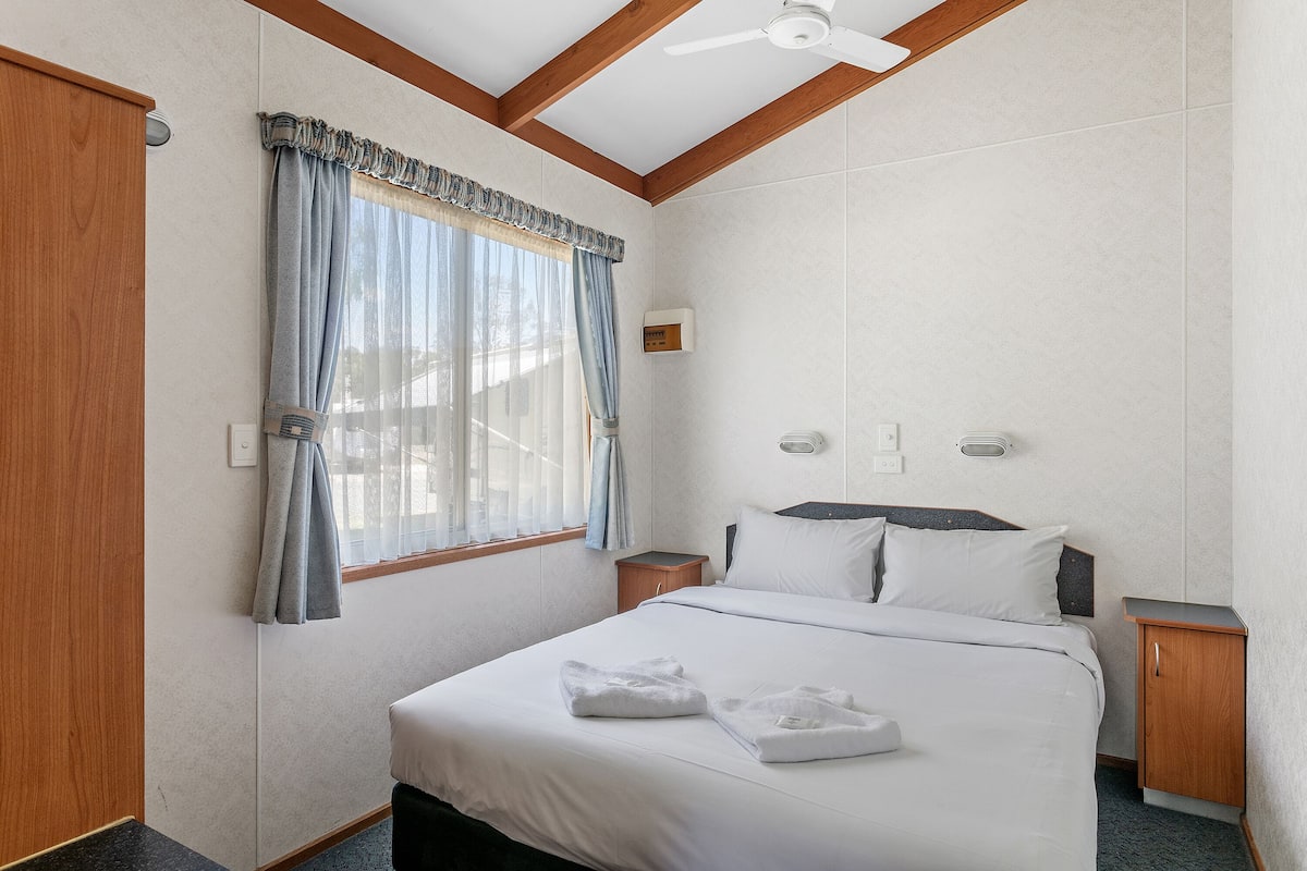 Wattle 2 Bedroom Cabin | 2 間睡房、免費 Wi-Fi、床單