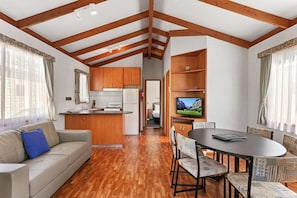 Living area - BIG4 Moama Holiday Park (Moama)