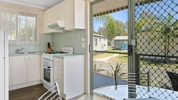 Banksia 2 Bedroom Cabin | Private kitchen