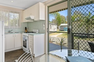 Banksia 2 Bedroom  Cabin | Private kitchen | Fridge, microwave, stovetop, coffee/tea maker