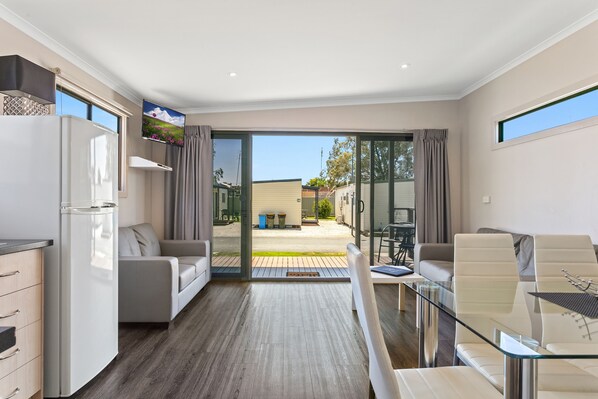 Cedar Cabin | In-room dining