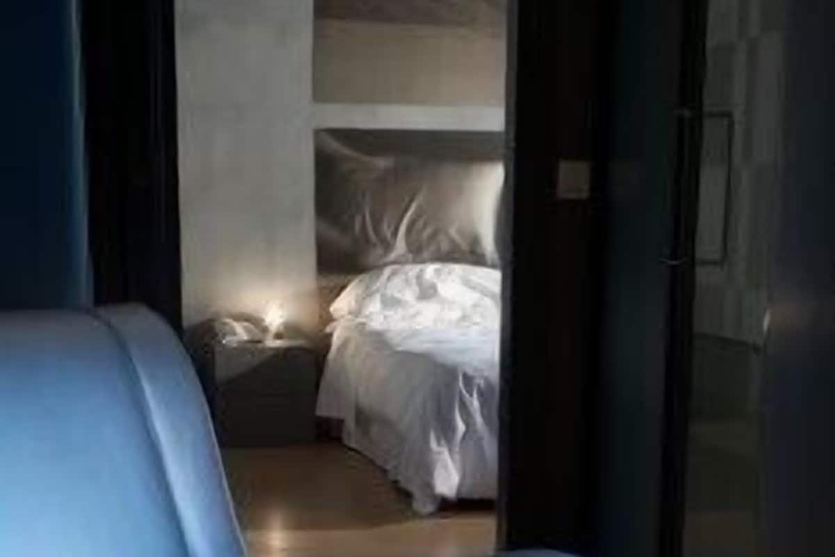 Minibar, caja de seguridad en la habitación y decoración personalizada