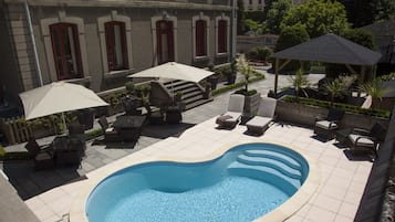 Seasonal outdoor pool, pool umbrellas, sun loungers