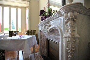 Der serveres aftensmad og internationale retter 