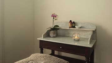 Sauna, massage/treatment rooms, massages