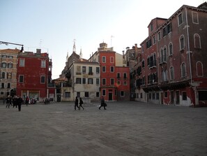 Standard Condo, 2 Bedrooms (Apt 5) (check-in online)) | City view