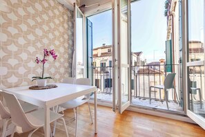 Standard Apartment, 2 Bedrooms (Apt 3) (check-in online)) | Dining room - San Polo Design Apartments (Venice)