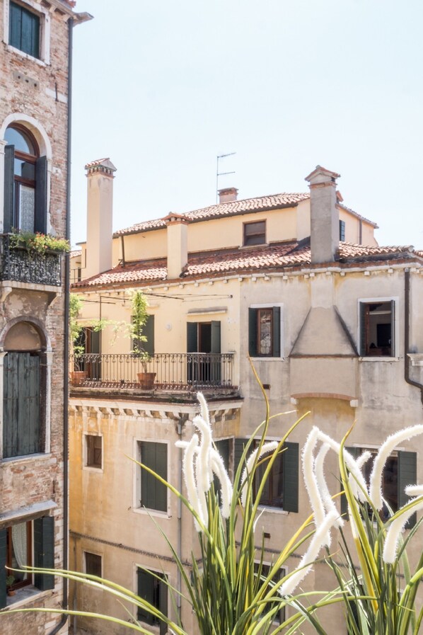 Standard Apartment, 2 Bedrooms (Apt 3) (check-in online)) | Front of property