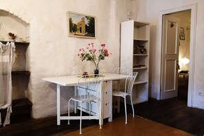 Junior Suite, 2 Bedrooms, Non Smoking, Private Bathroom | Living area