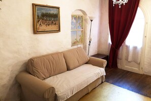 Junior Suite, 2 Bedrooms, Non Smoking, Private Bathroom | Living area