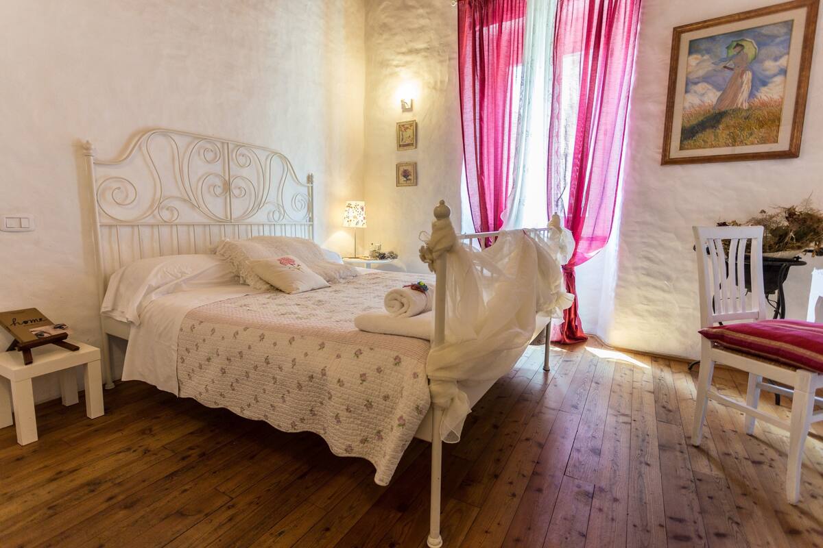 Habitación doble, 1 cama matrimonial, para no fumadores, baño privado | 1 habitación, escritorio, insonorización y wifi gratis