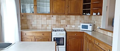 Three Bedroom Apartment (2) | Private kitchen | Fridge, microwave, coffee/tea maker, electric kettle