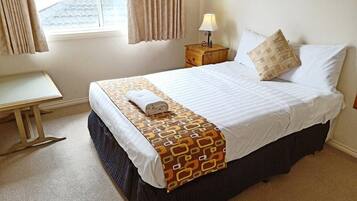 Apartamento Deluxe, 3 habitaciones | Cortinas opacas, tabla de planchar con plancha, wifi gratis