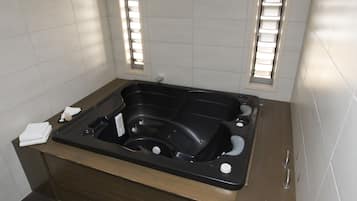 Apartment, 1 Bedroom, Jetted Tub | Jetted tub
