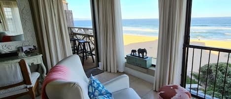 Honeymoon kamer, 1 twee- of 2 eenpersoonsbedden, 1 slaapkamer, uitzicht op oceaan, aan zee | Uitzicht op strand/zee