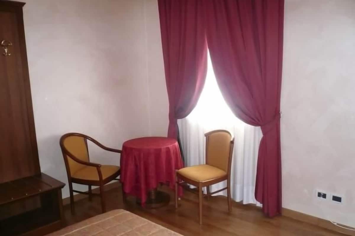 Chambre Simple | Restauration dans la chambre