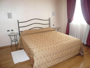 Työpöytä, ilmaiset vauvansängyt, lisävuoteet, ilmainen Wi-Fi