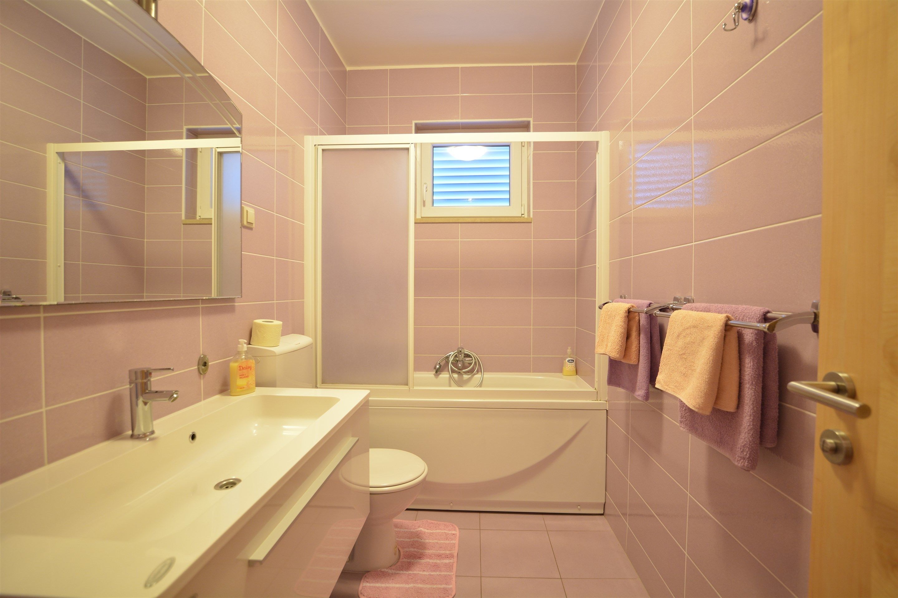 A bathroom with a sink, toilet, and bathtub.