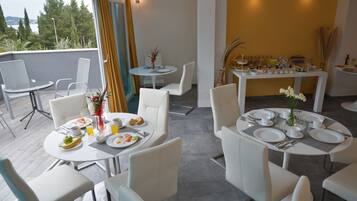 Tägliches inbegriffenes Frühstücksbuffet