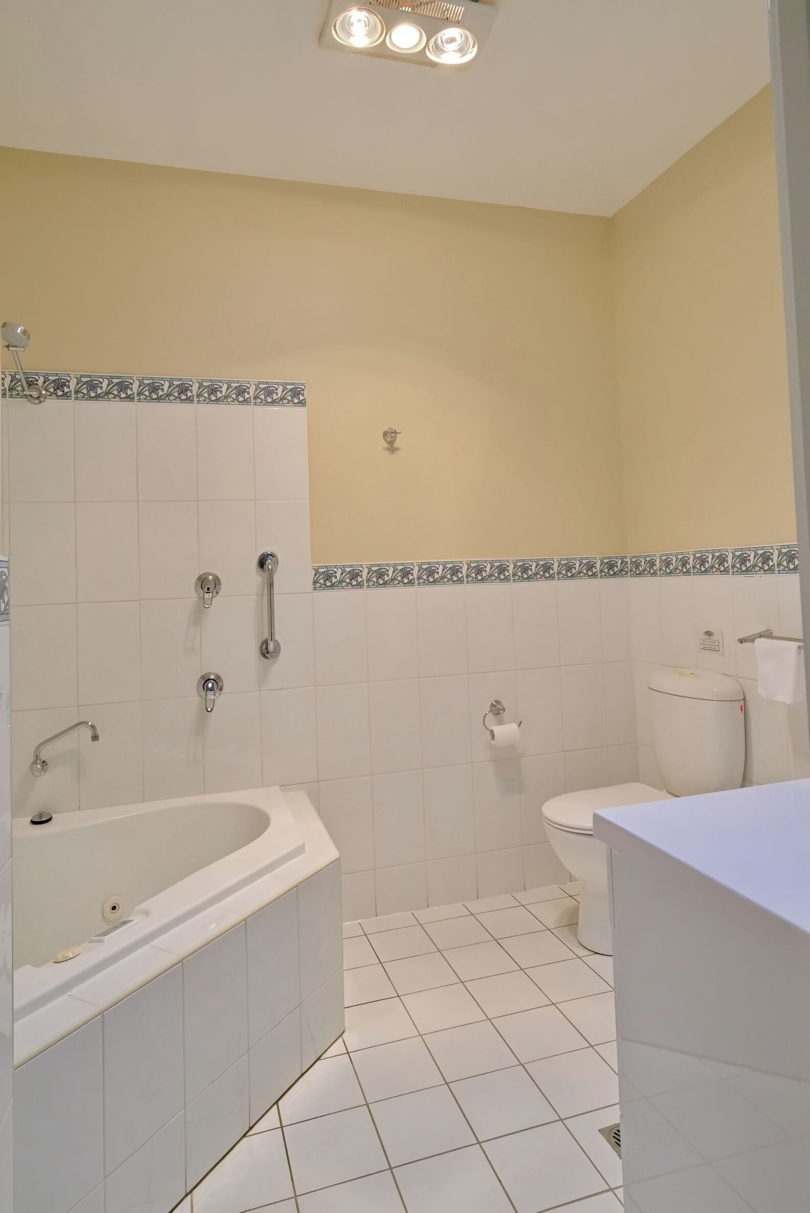 A bathroom with a bathtub, toilet, and sink.