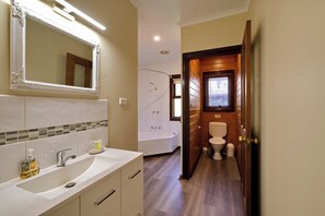 Artículos de tocador gratuitos, secador de pelo, toallas