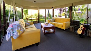 32-inch flat-screen TV with digital channels, TV - Tranquilles Bed and Breakfast (Port Sorell)