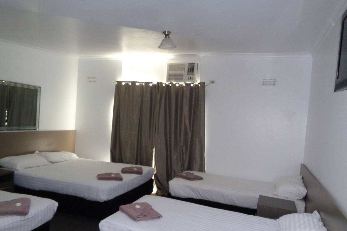 Desk, iron/ironing board, bed sheets, wheelchair access