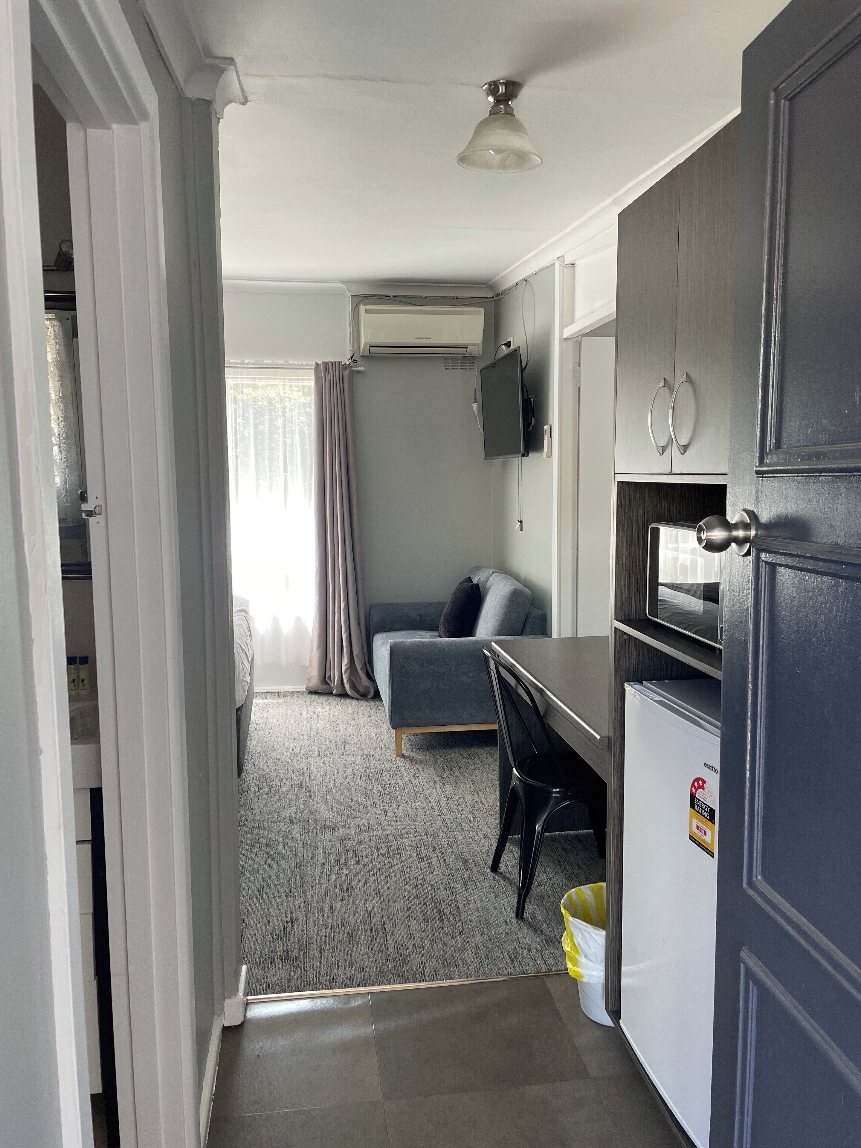 Double family room | Desk, iron/ironing board, bed sheets, wheelchair access