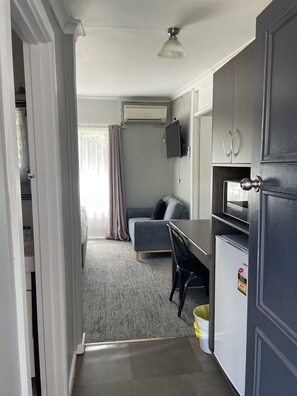 Double family room | Desk, iron/ironing board, bed sheets, wheelchair access