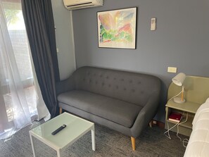 LCD TV - Parkway Motel (Queanbeyan)