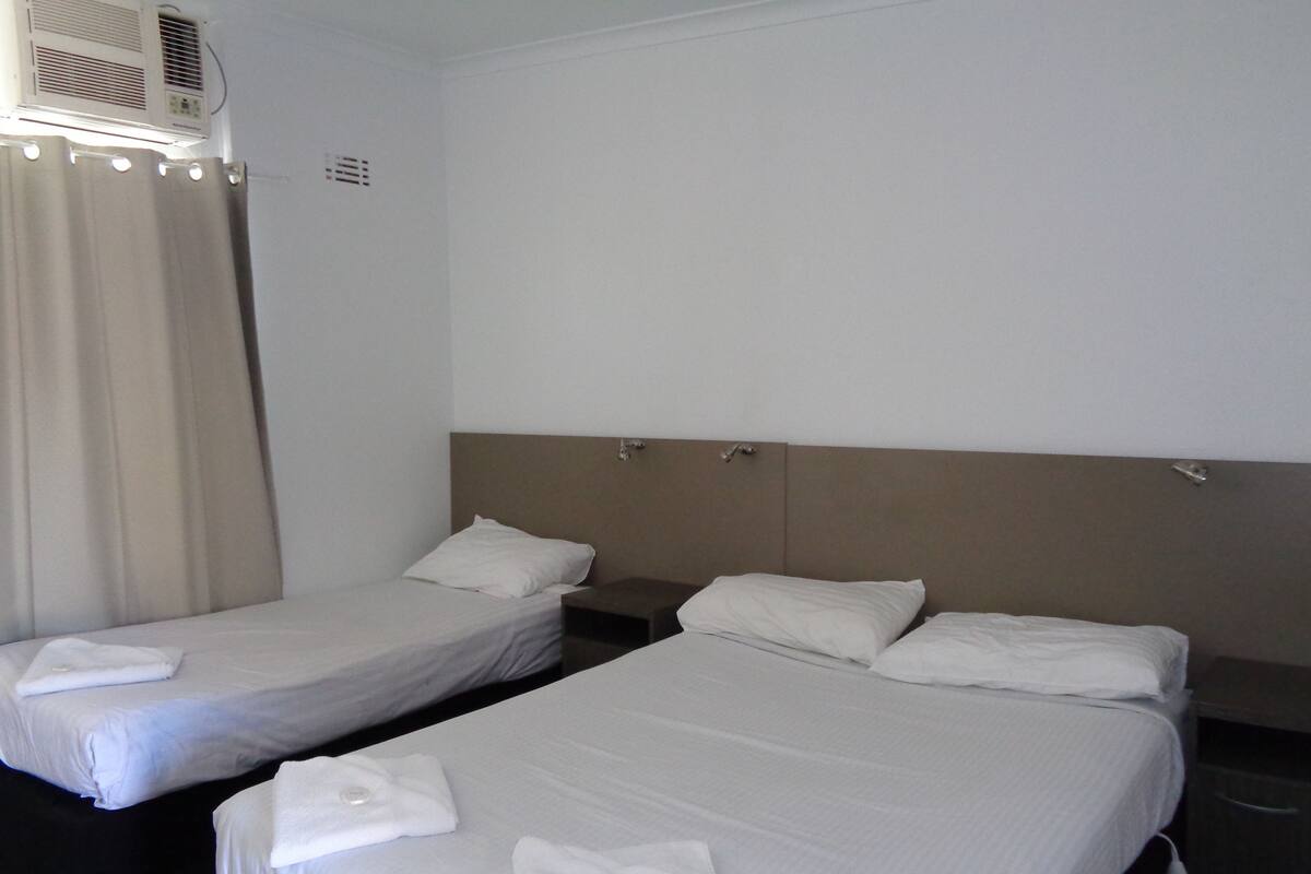 Desk, iron/ironing board, bed sheets, wheelchair access