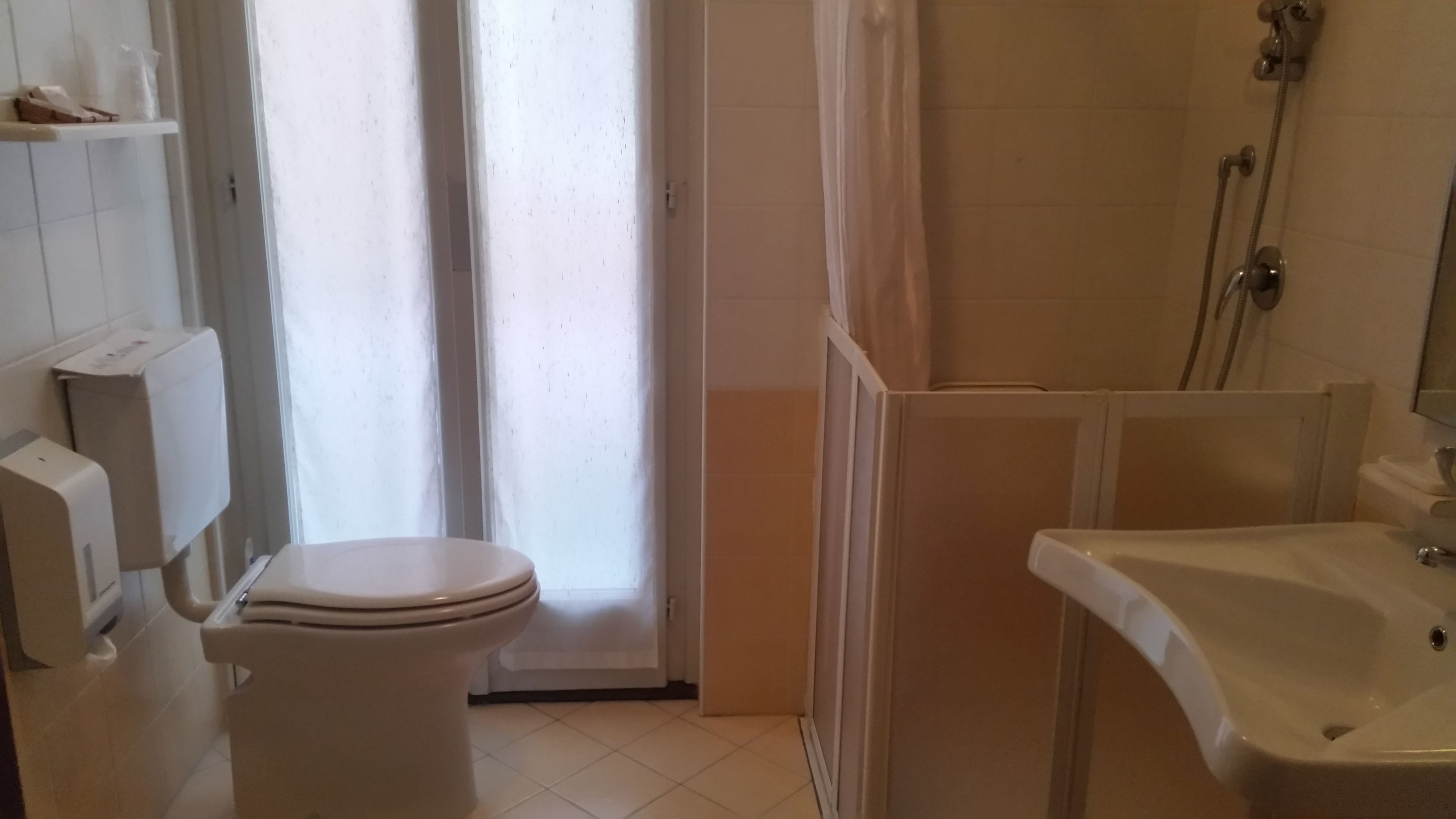 single room, 1 single bed | bathroom | shower, free toiletries, towels