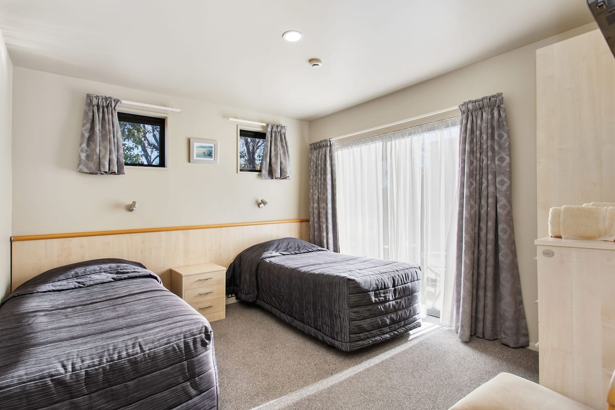 Superior Room, 1 Bedroom, Ensuite | 1 bedroom, in-room safe, iron/ironing board, free WiFi