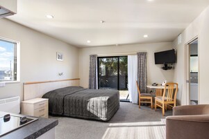 Standard Studio, 1 Queen Bed | In-room safe, iron/ironing board, free WiFi, bed sheets