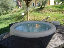 Bañera de hidromasaje exterior